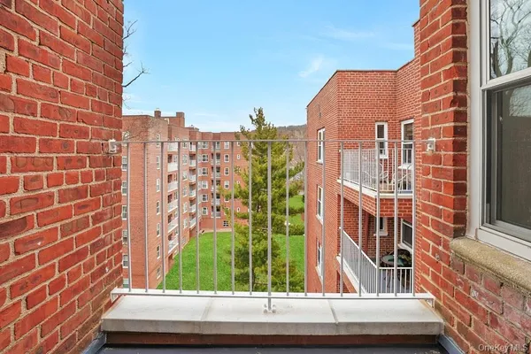 $499,000 | 555 Broadway, Unit 6E, Hastings-on-Hudson, NY 10706