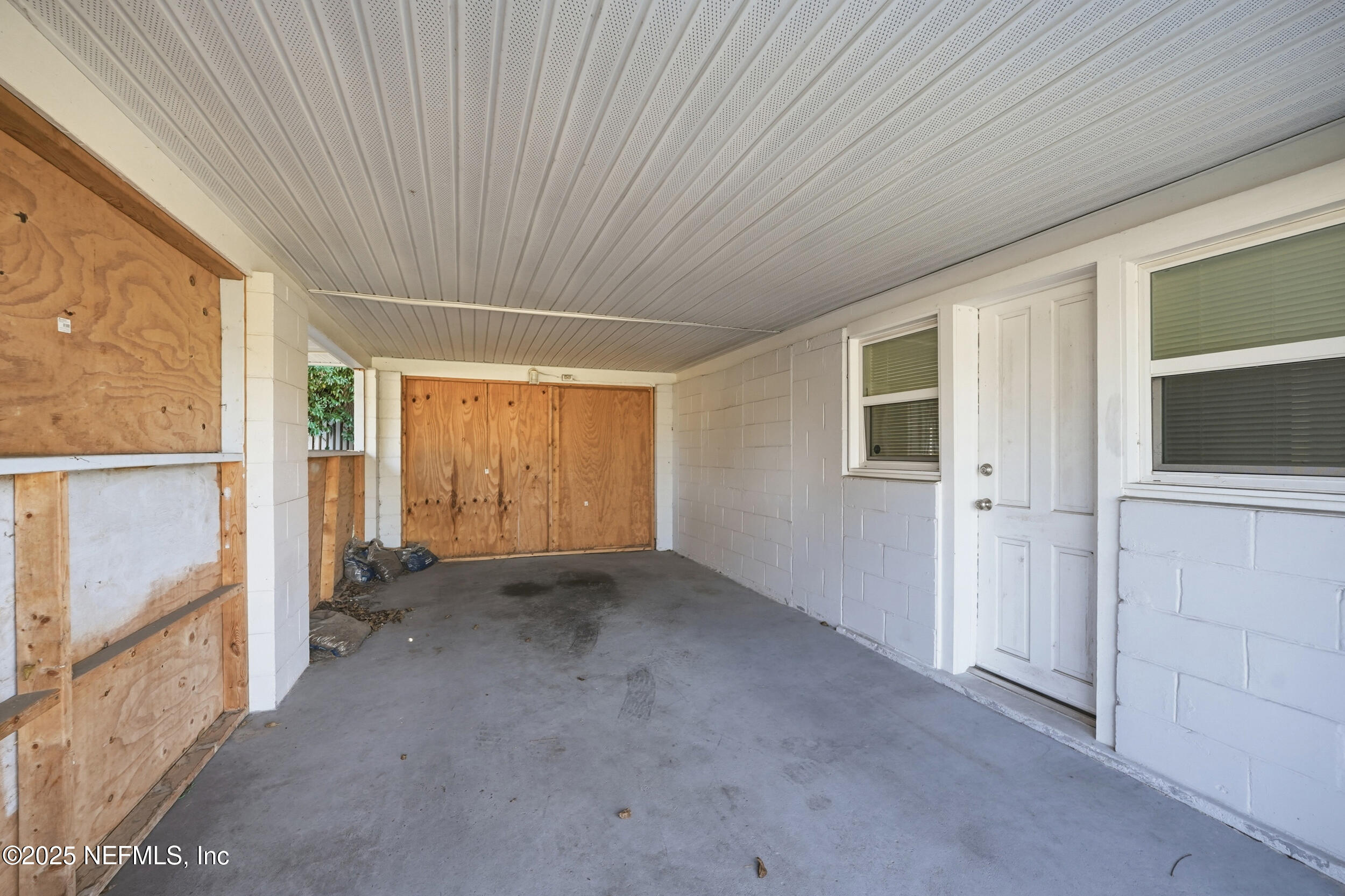 6500 Altama Road Jacksonville, FL 32216 - Photo 19 of 30 an empty room with windows