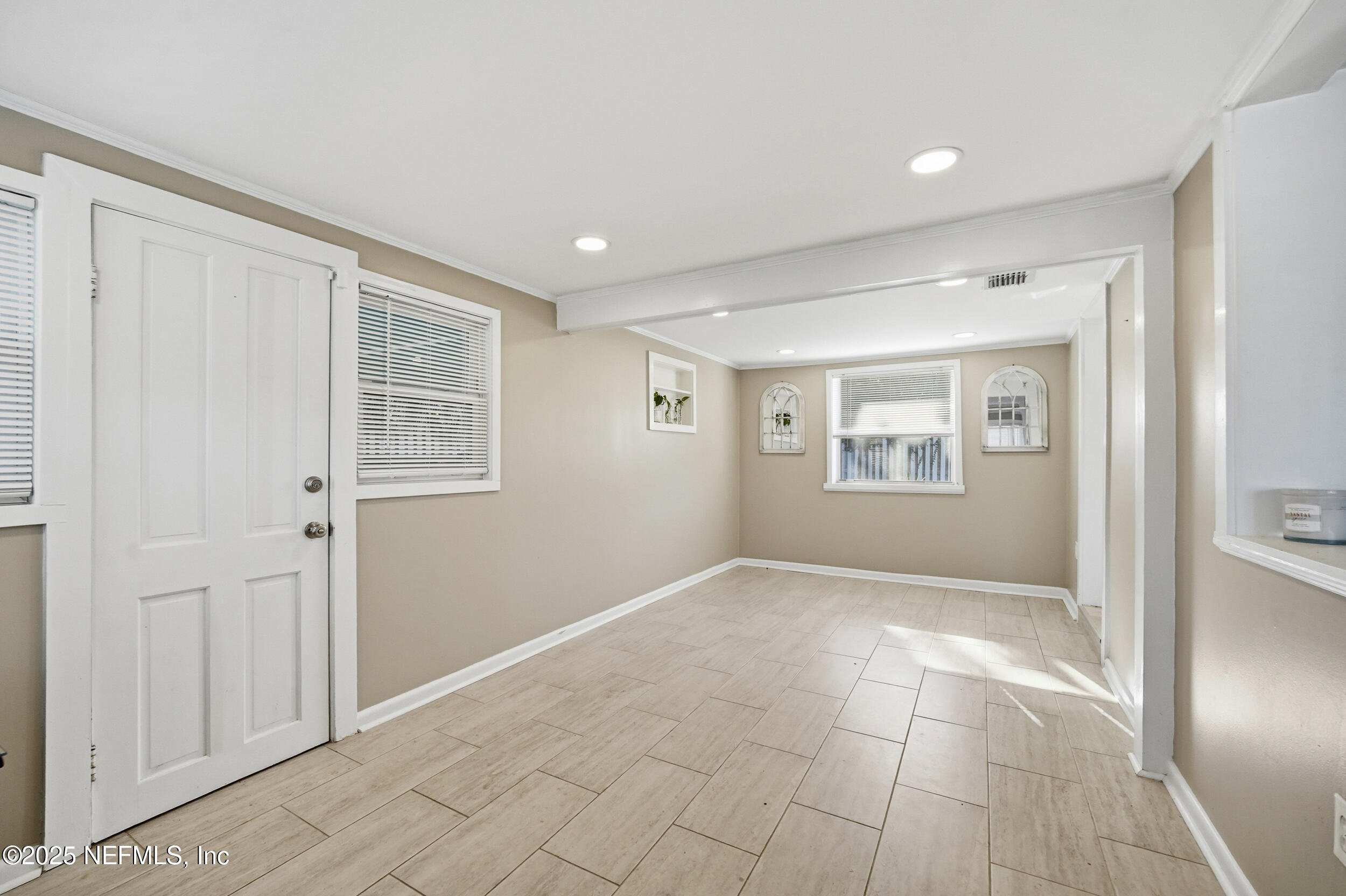 6500 Altama Road Jacksonville, FL 32216 - Photo 6 of 30 an empty room with windows and closet