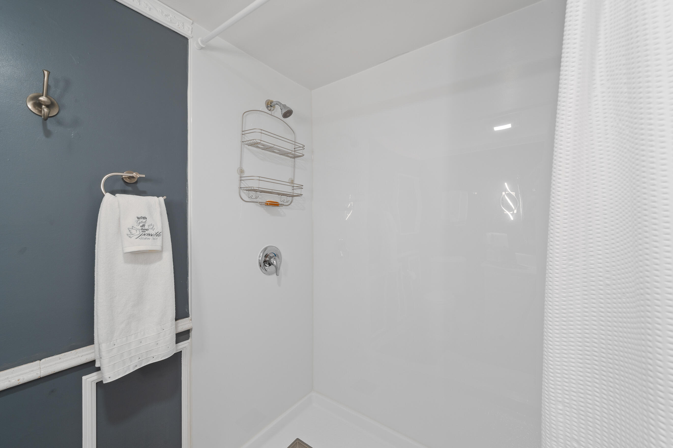 262 Castle Terrace Avenue Fontana, WI 53125 - Photo 24 of 38 New Shower