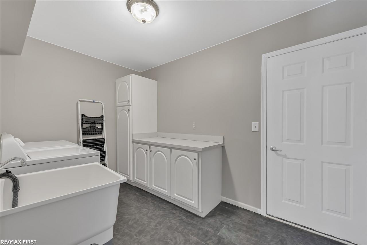 924 East Gunn Road Rochester, MI 48306 - Photo 35 of 49 31389675-34.JPG