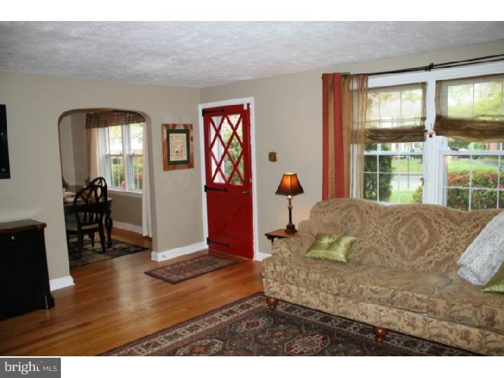 417 Heatherwood Road Havertown, PA 19083 - Photo 3 of 23 Living Room