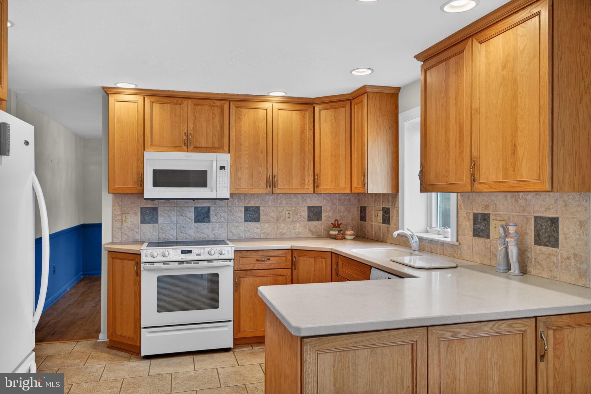 324 Wrights Road Newtown, PA 18940 - Photo 21 of 36 Kitchen