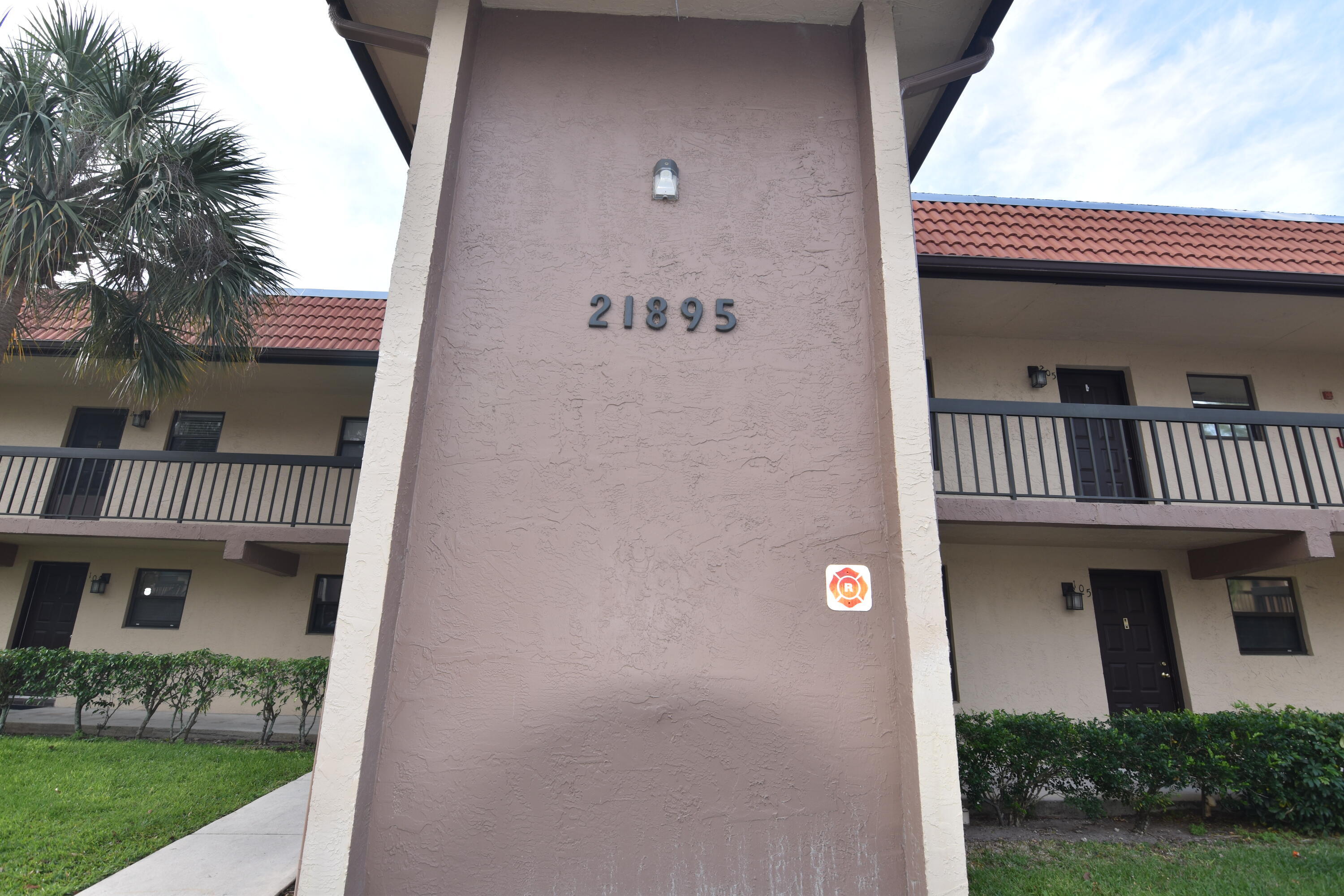 21895 Lake Forest Circle, Unit 102 Boca Raton, FL 33433 - Photo 17 of 19 Building