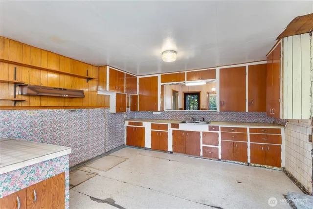 a view of an empty room with a sink