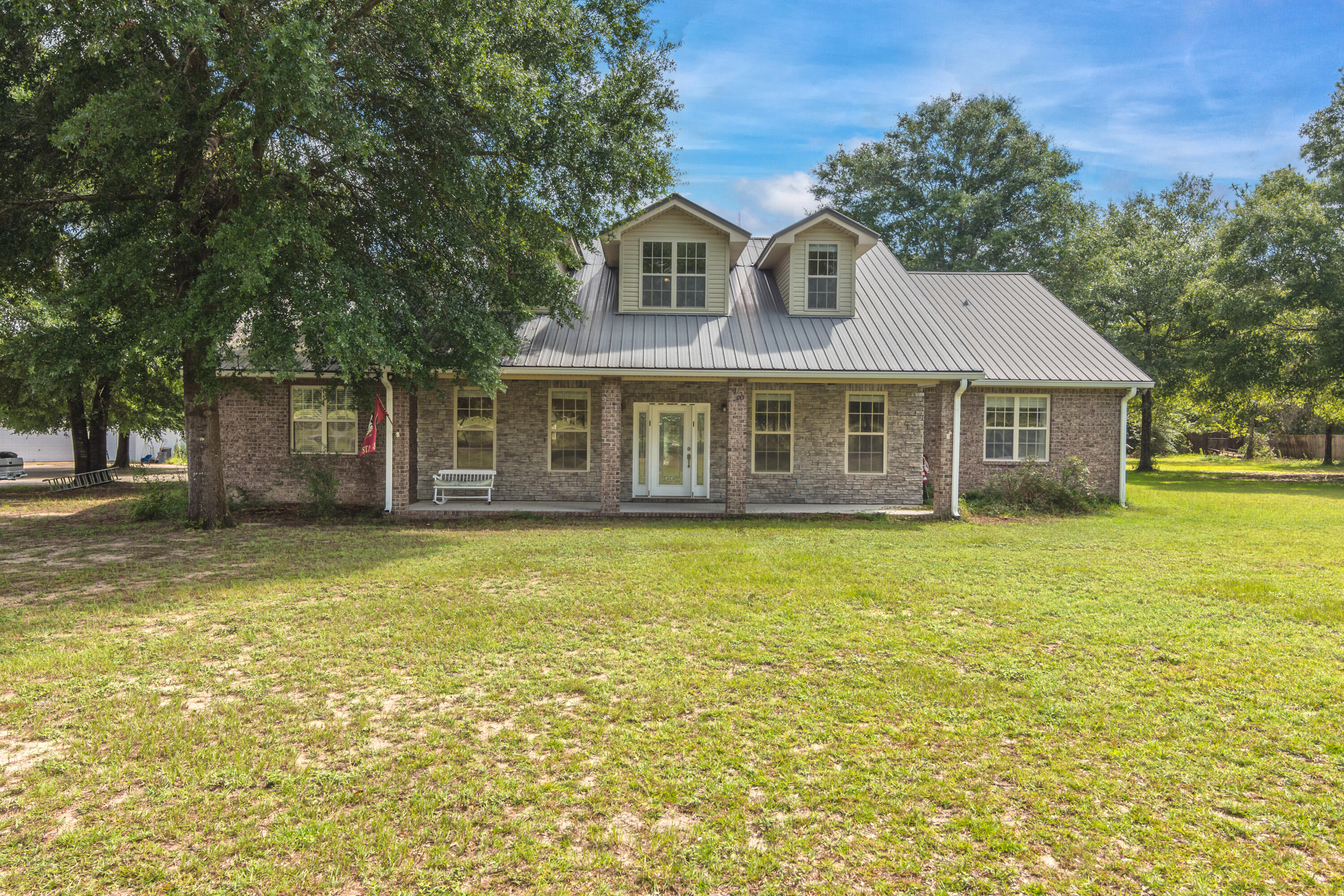 960 Long Road DeFuniak Springs, FL 32433 - Photo 38 of 38 a front view of a house with a garden