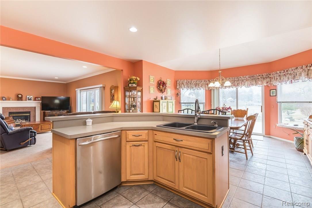 2516 Florence Drive Rochester, MI 48309 - Photo 16 of 46 016-3867402-medium.jpg