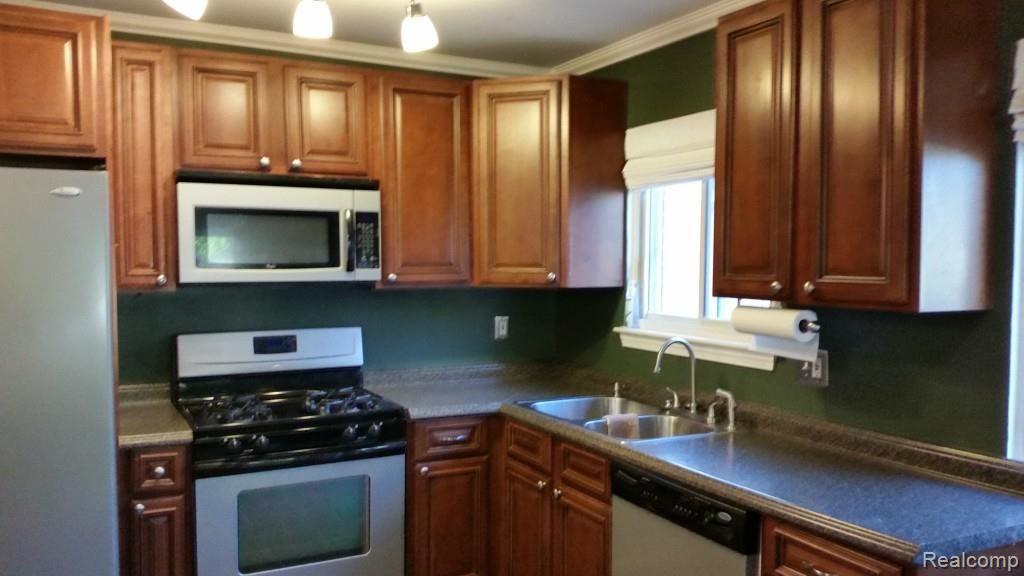 25652 Reeck Road Trenton, MI 48183 - Photo 3 of 21 Kitchen