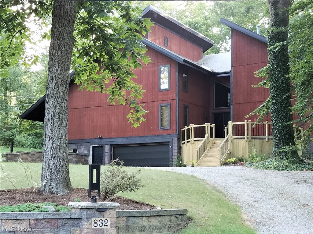 832 Old Spring Road Akron, OH 44321 - Photo 1 of 20