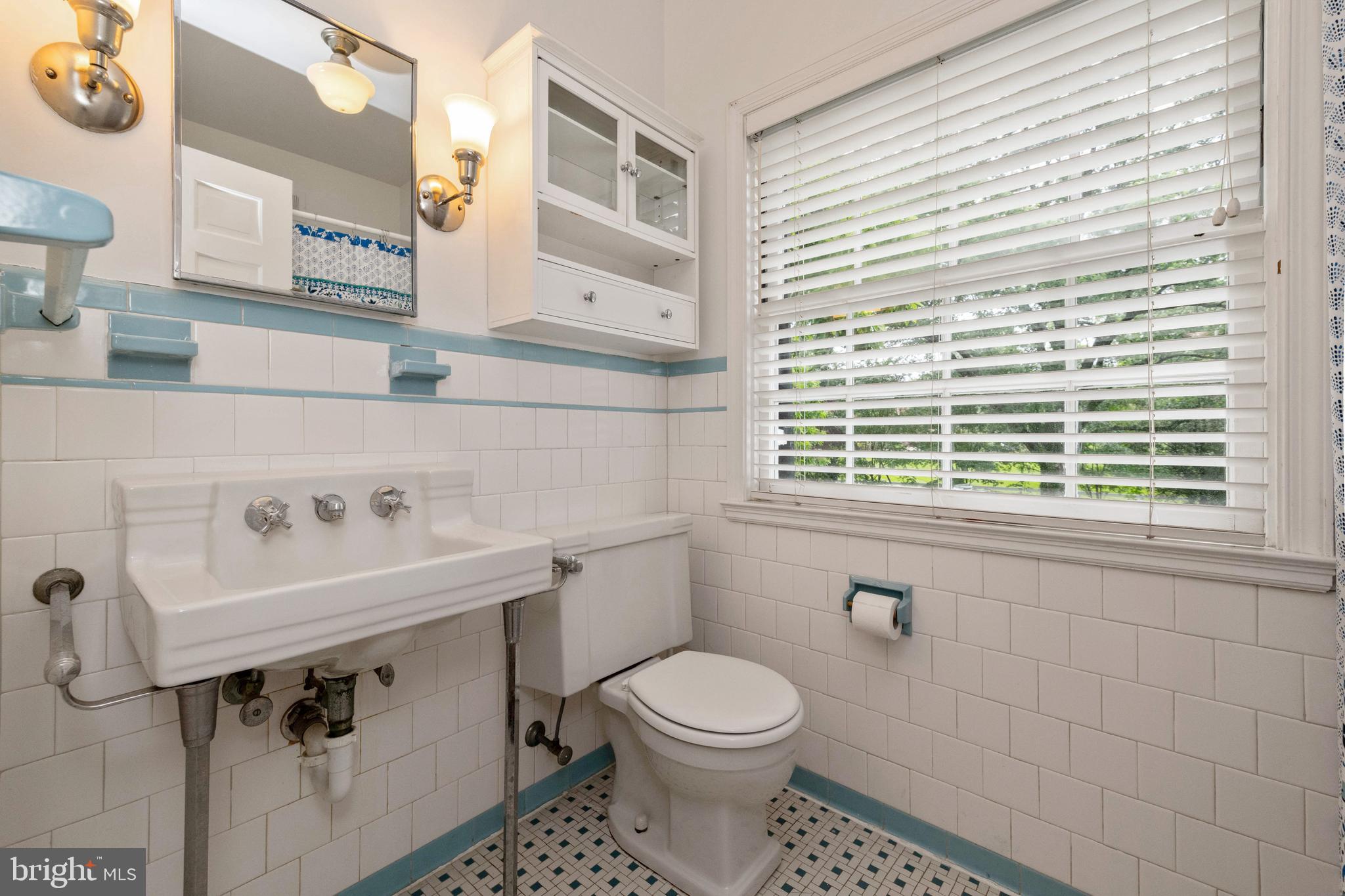 212 Churchwardens Road Baltimore, MD 21212 - Photo 25 of 48 Primary en suite bath