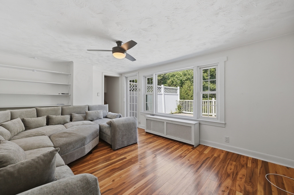 346 Oak Street Clinton, MA 01510 - Photo 7 of 23