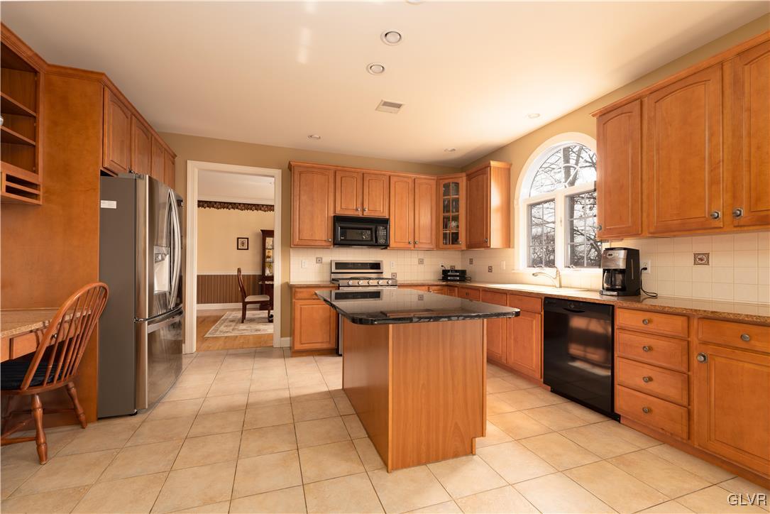1604 Knollwood Road Bethlehem, PA 18015 - Photo 6 of 23 Kitchen