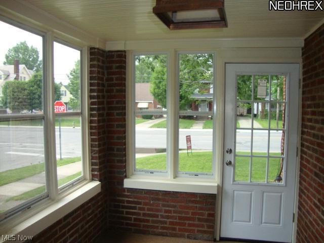 13096 Cedar Road Cleveland, OH 44118 - Photo 4 of 19 Cedar enclosed side porch