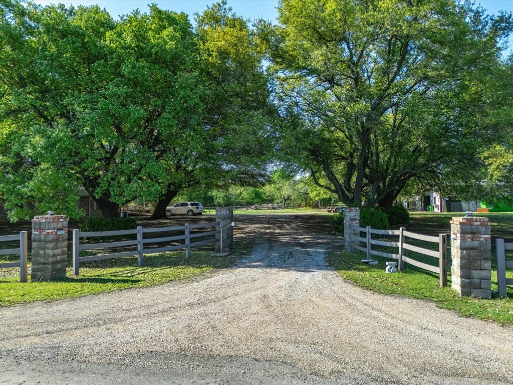 1302 Forreston Road Waxahachie, TX 75165 - Photo 1 of 28 Gallery Image 1