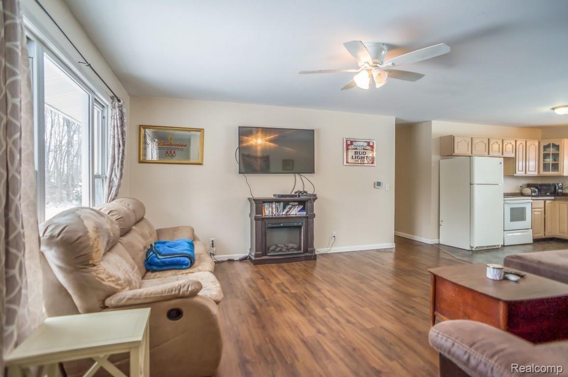 2890 Fleming Road Howell, MI 48855 - Photo 7 of 25 Living room