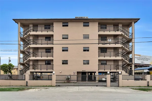 $2,300 | 3945 Southwest 89th Avenue, Unit 203, Miami, FL 33165