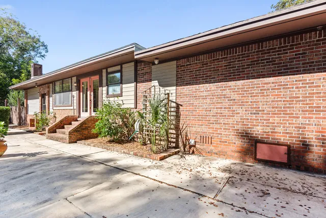 a view of a storage & utility room