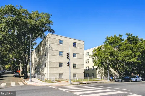 $2,050 | 2600 Sherman Avenue Northwest, Unit 301, Washington, DC 20001