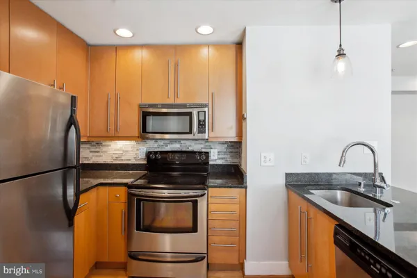 $2,050 | 2600 Sherman Avenue Northwest, Unit 301, Washington, DC 20001