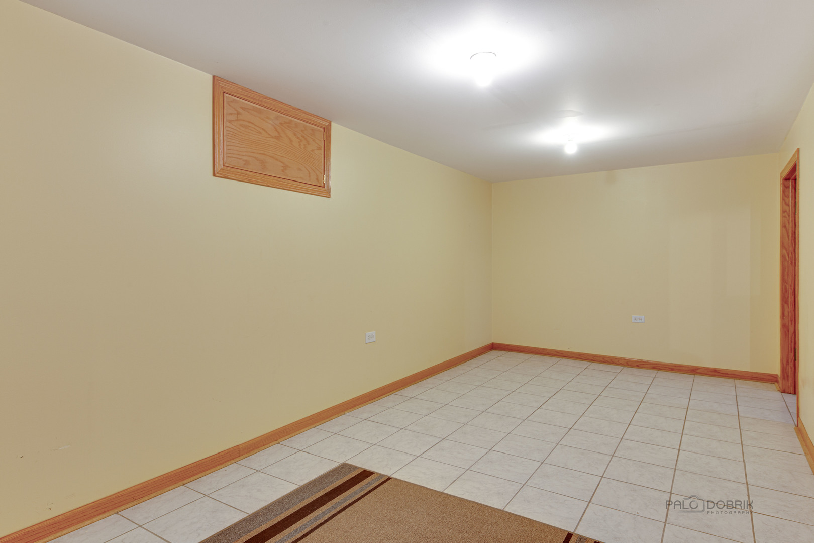 1865 Everett Avenue Des Plaines, IL 60018 - Photo 31 of 38 an empty room with a bench