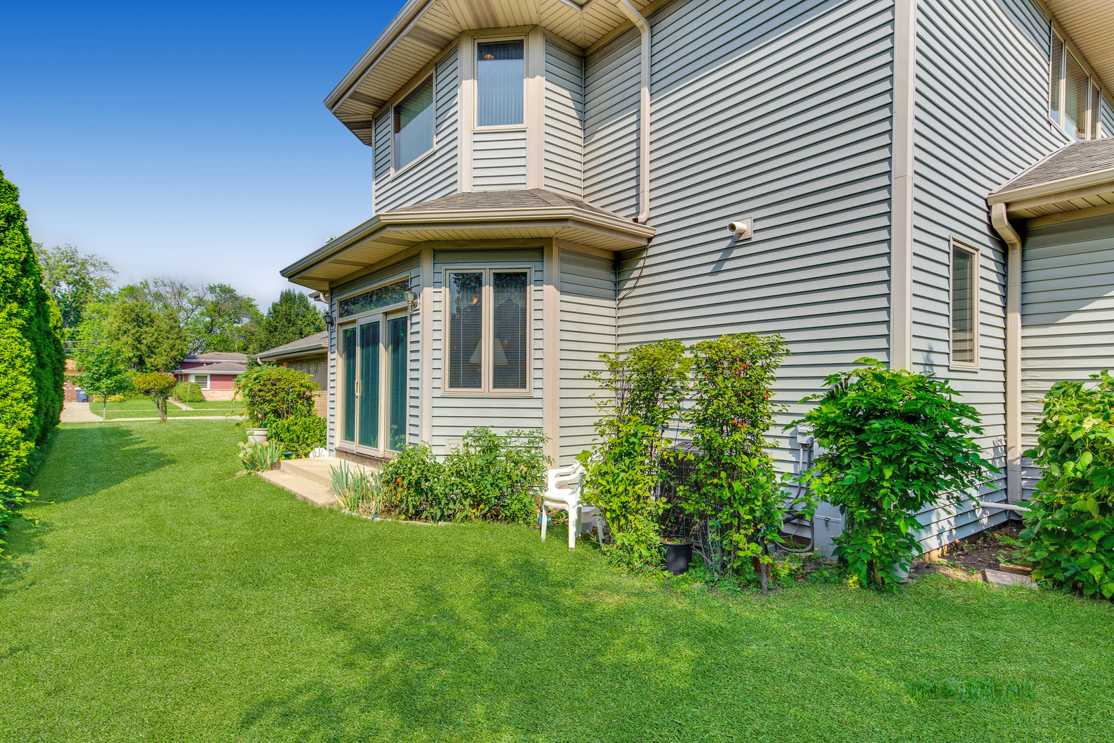 1865 Everett Avenue Des Plaines, IL 60018 - Photo 33 of 38 a front view of a house with a yard