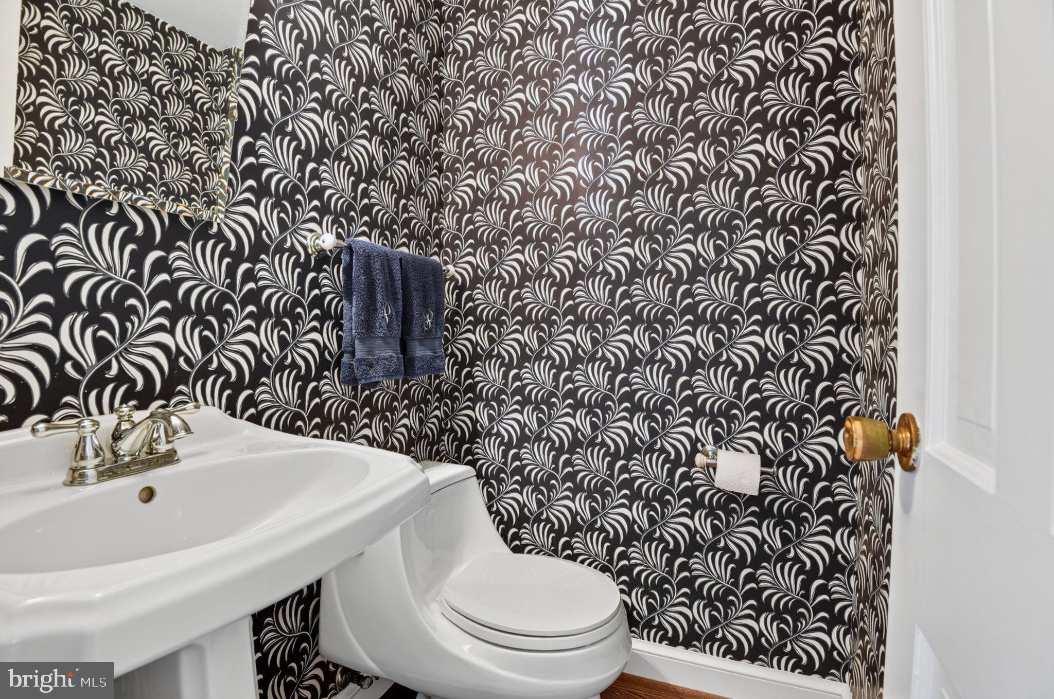 5305 Ridgefield Road Bethesda, MD 20816 - Photo 21 of 43 Powder Room