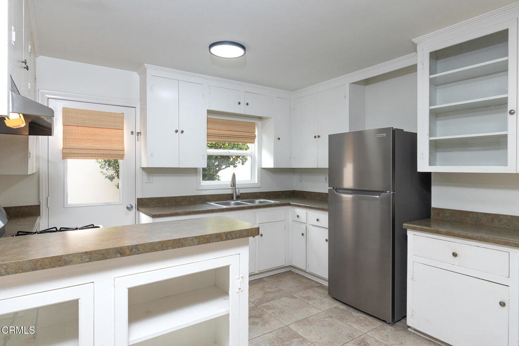 136 Oxnard Avenue Oxnard, CA 93035 - Photo 4 of 27