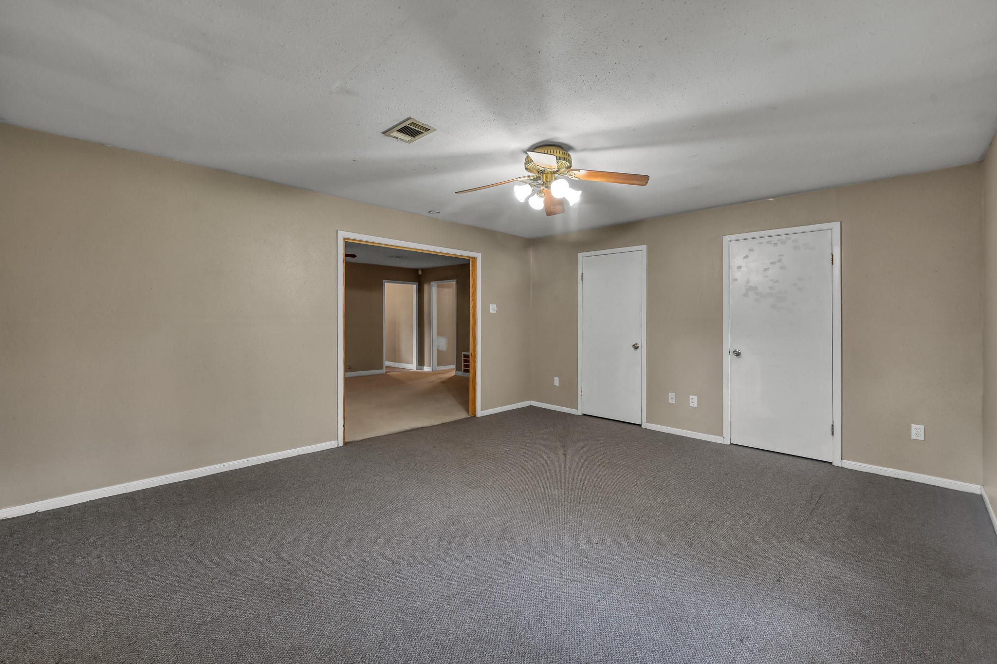 405 Wilson Road Conroe, TX 77301 - Photo 15 of 29