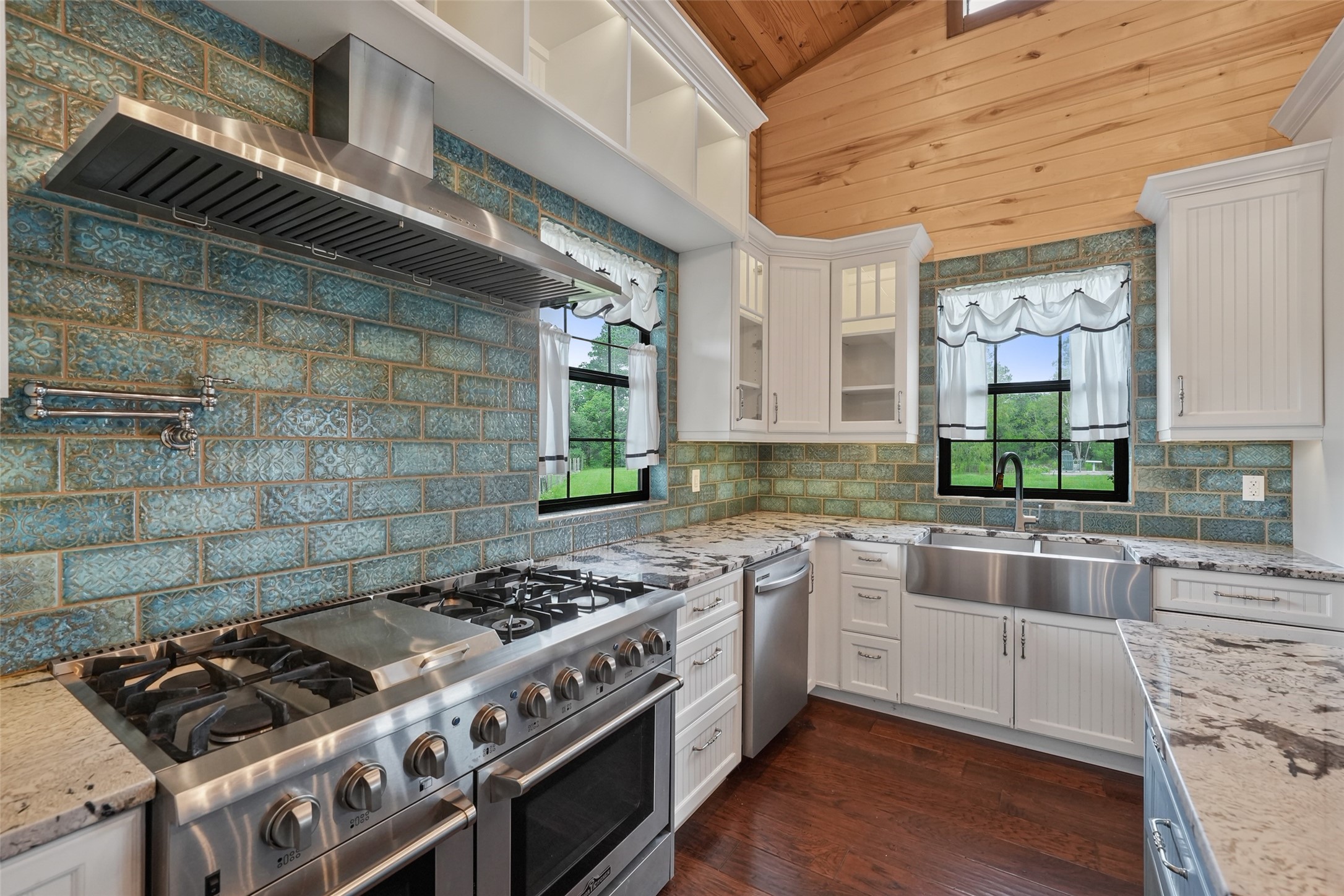 26534 Mitchell Road Hempstead, TX 77445 - Photo 13 of 45 a kitchen with a stove a sink and a refrigerator