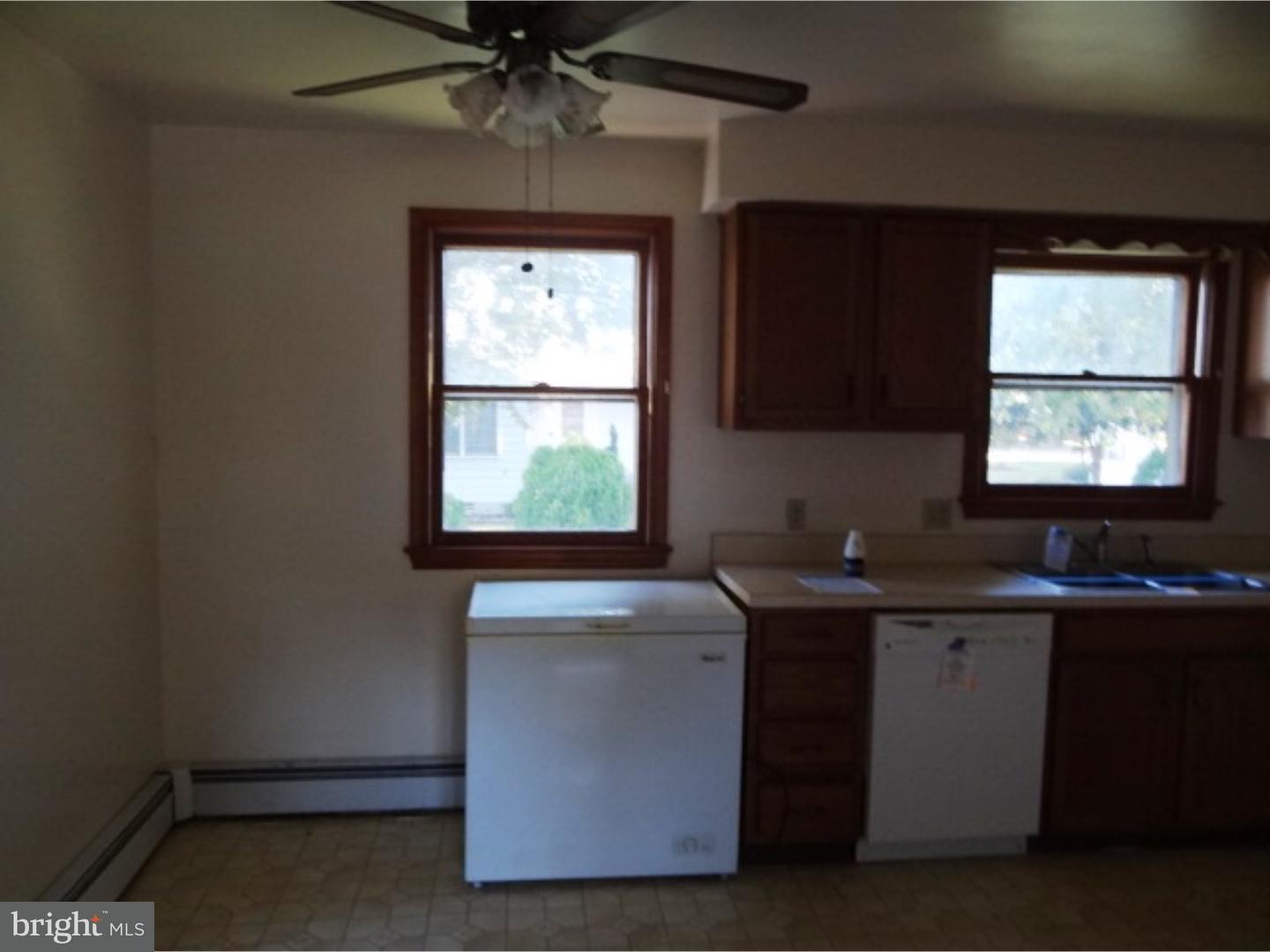 84 Georgia Road Pennsville, NJ 08070 - Photo 12 of 18 Kitchen