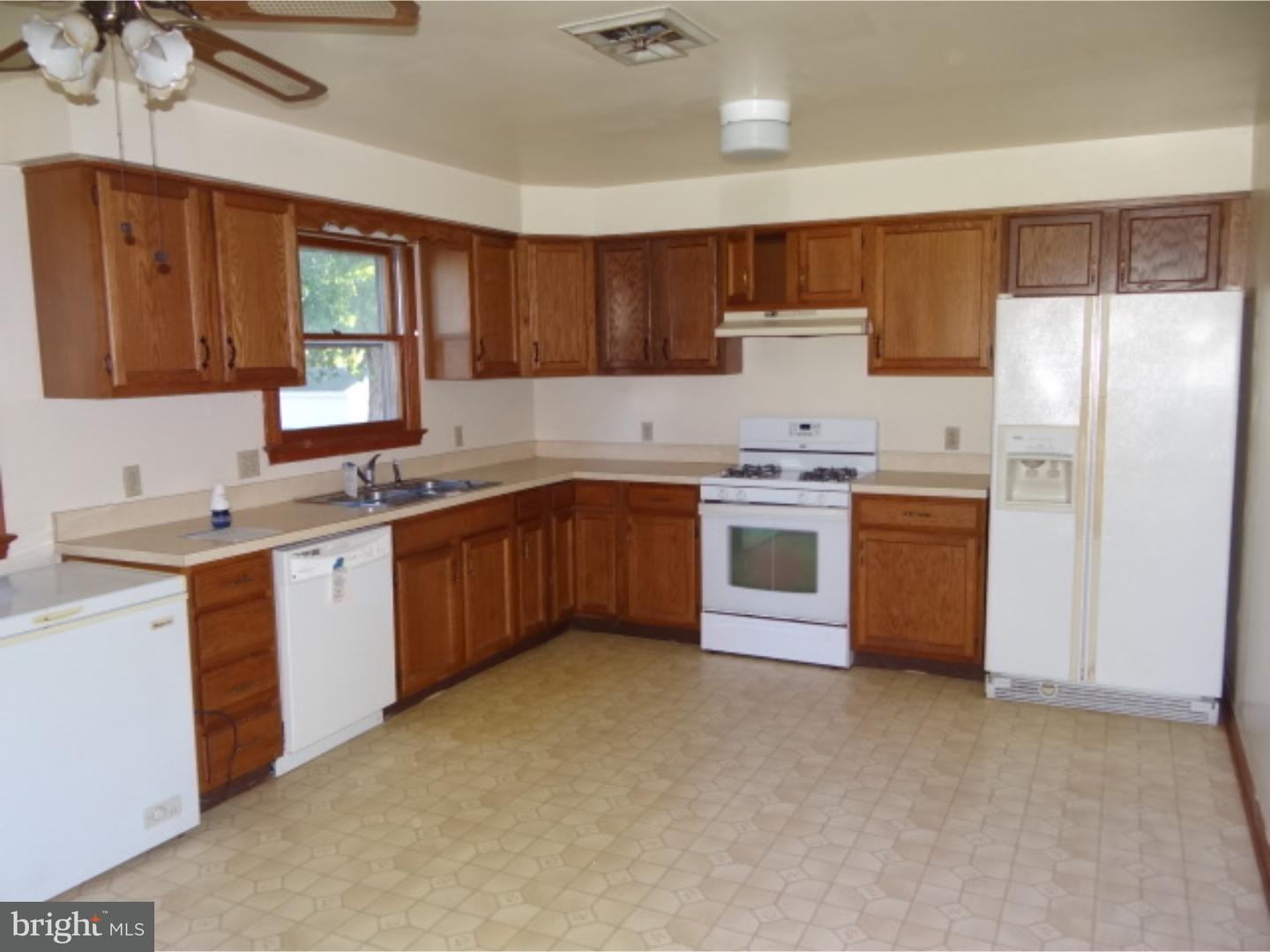 84 Georgia Road Pennsville, NJ 08070 - Photo 13 of 18 Kitchen