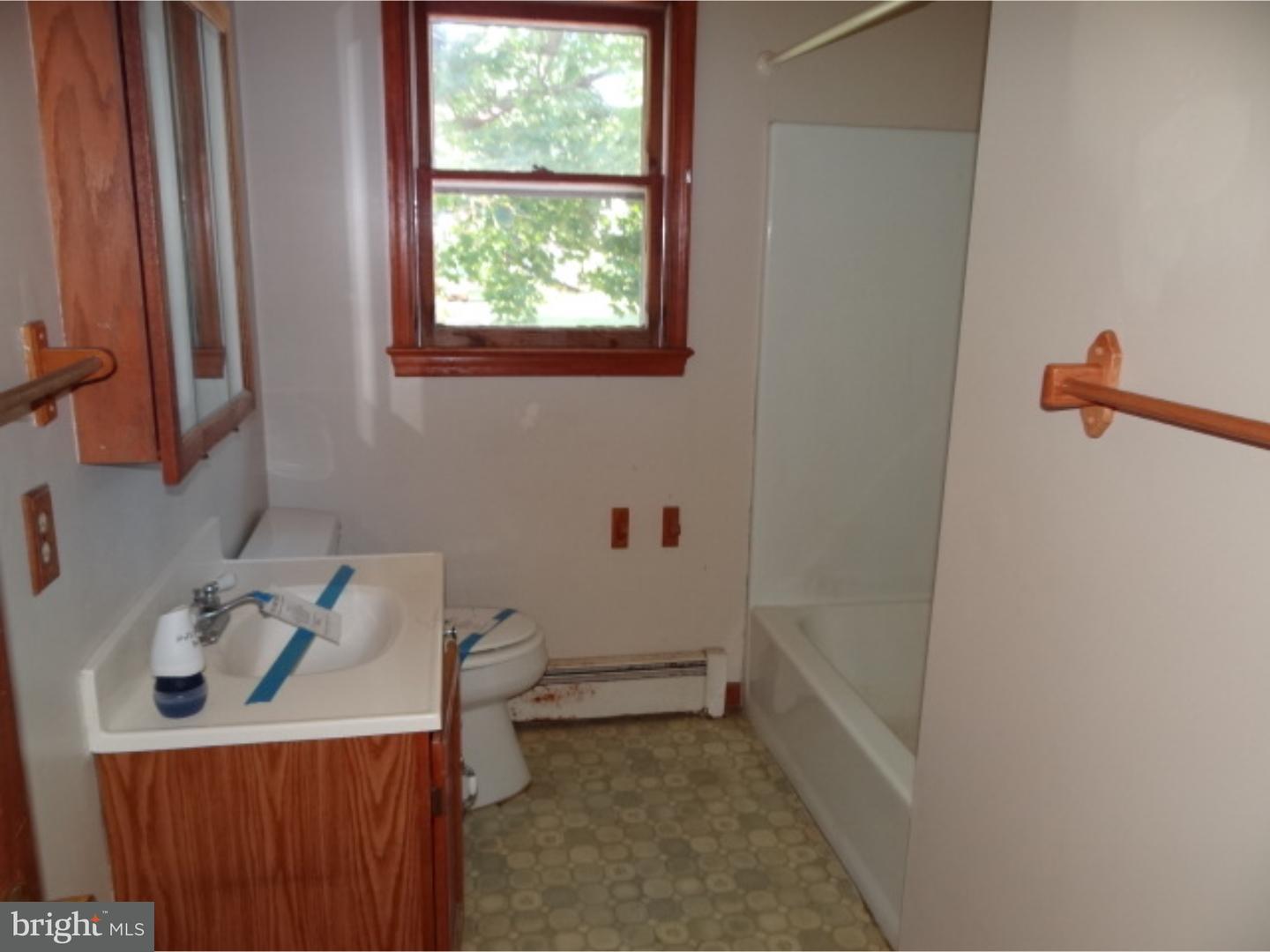 84 Georgia Road Pennsville, NJ 08070 - Photo 17 of 18 Bathroom