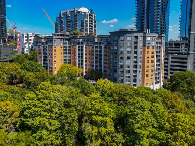 $5,275 | 54 Rainey Street, Unit 1122, Austin, TX 78701