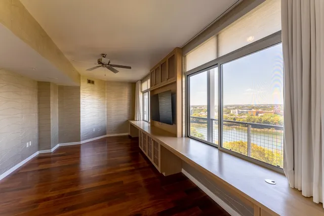 $5,275 | 54 Rainey Street, Unit 1122, Austin, TX 78701