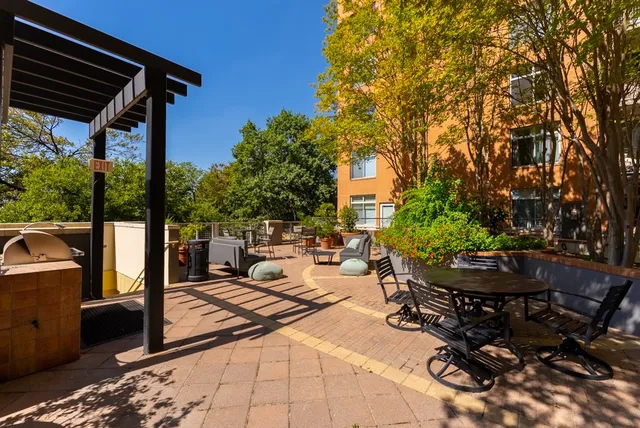 $5,275 | 54 Rainey Street, Unit 1122, Austin, TX 78701