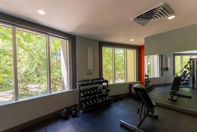 $5,275 | 54 Rainey Street, Unit 1122, Austin, TX 78701