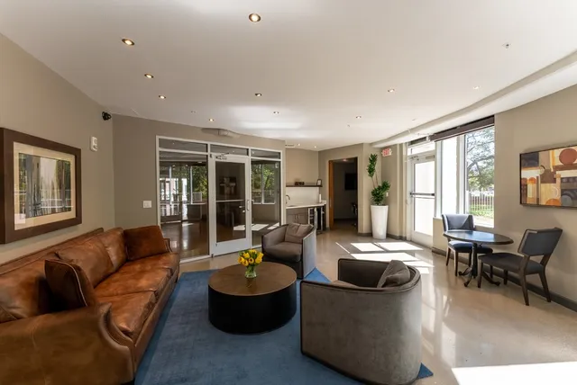 $5,275 | 54 Rainey Street, Unit 1122, Austin, TX 78701