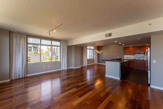 $5,275 | 54 Rainey Street, Unit 1122, Austin, TX 78701