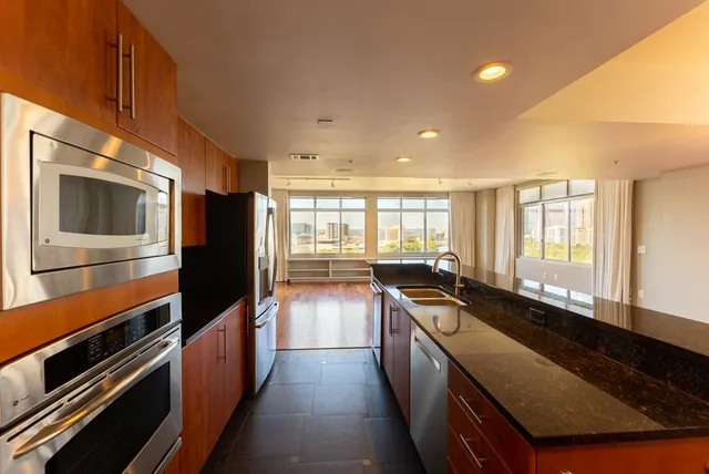 $5,275 | 54 Rainey Street, Unit 1122, Austin, TX 78701