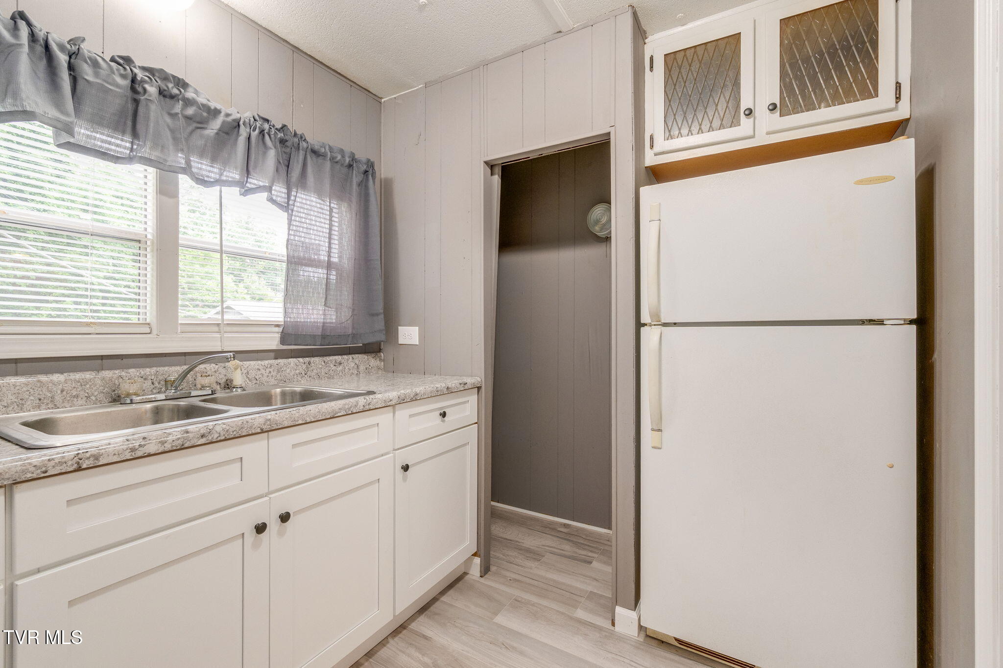 131 Russell Hill Road Elizabethton, TN 37643 - Photo 11 of 30 011