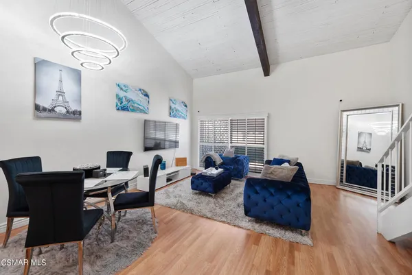 $1,950 | 5460 White Oak Avenue, Unit B309, Encino, CA 91316