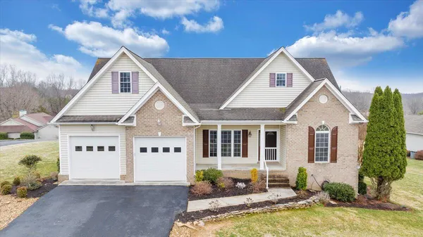 $549,900 | 275 Chestnut Creek Drive, Hardy, VA 24101