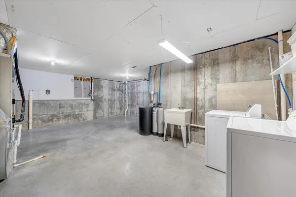 $549,900 | 275 Chestnut Creek Drive, Hardy, VA 24101