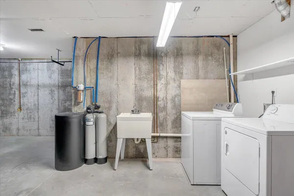 $549,900 | 275 Chestnut Creek Drive, Hardy, VA 24101