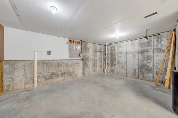 $549,900 | 275 Chestnut Creek Drive, Hardy, VA 24101