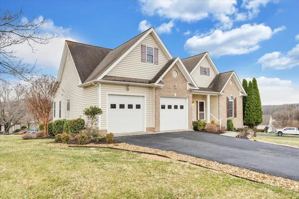 $549,900 | 275 Chestnut Creek Drive, Hardy, VA 24101