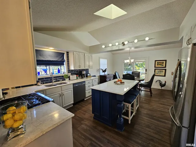 $299,000 | 3517 Victoria Avenue, Mount Vernon, IL 62864