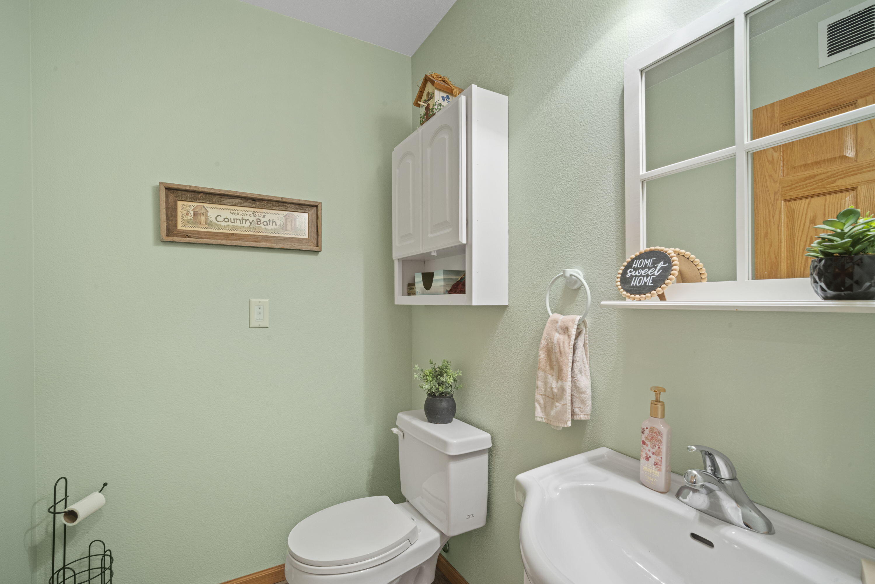 W2454 Timber Court Auburn, WI 53010 - Photo 15 of 31 Half Bath Main