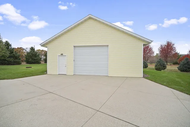 $695,000 | W2454 Timber Court, Auburn, WI 53010