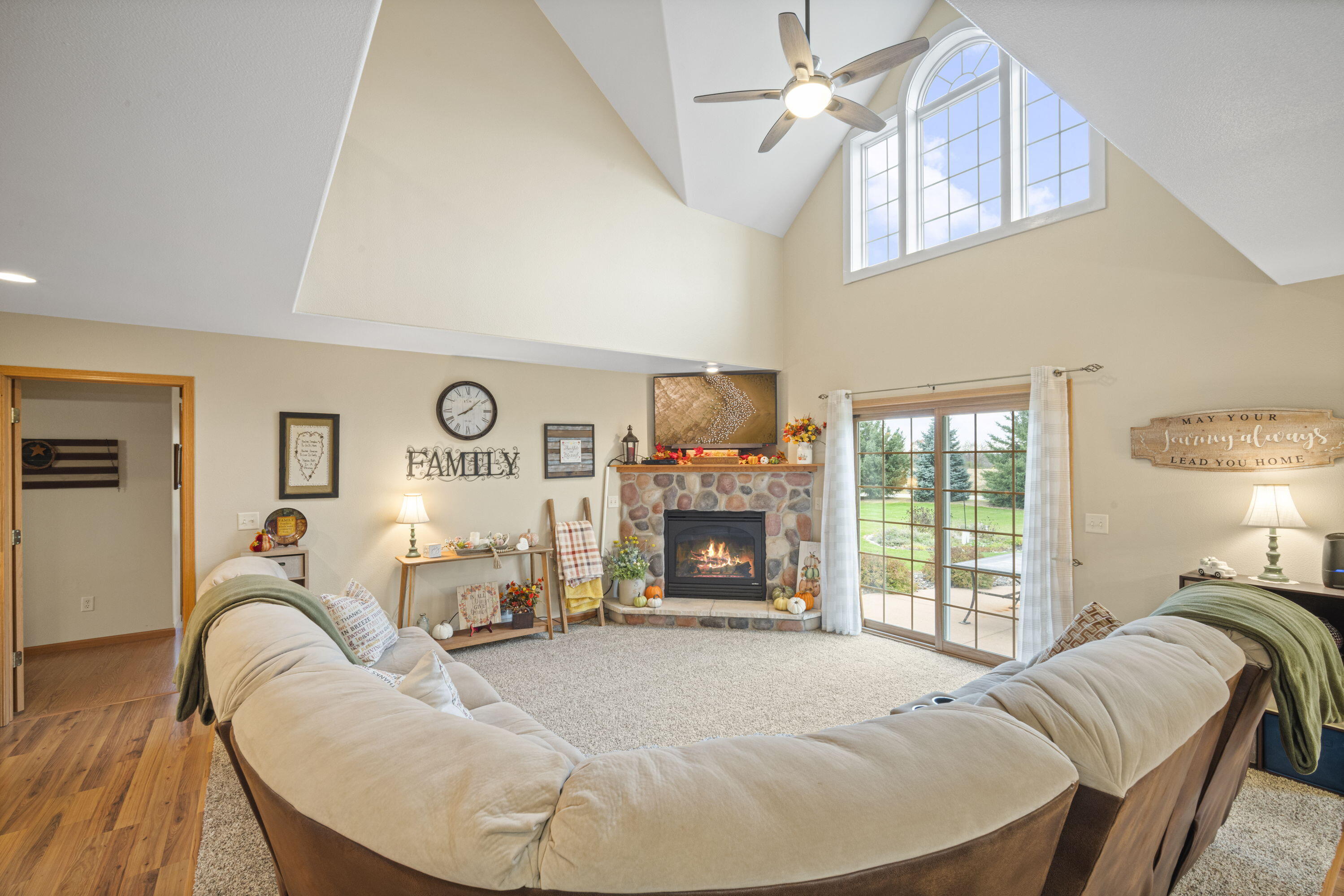 W2454 Timber Court Auburn, WI 53010 - Photo 5 of 31 Living Room
